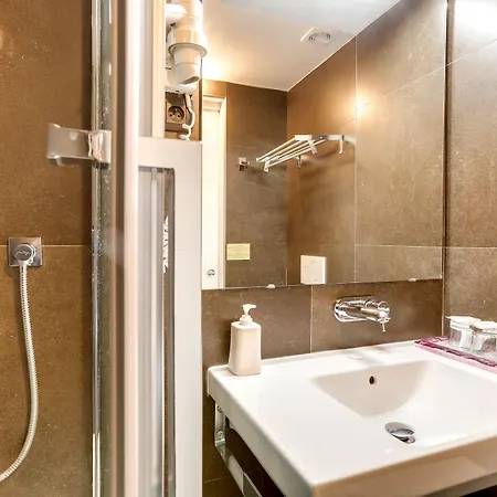Hotell Opera Maintenon 2*
