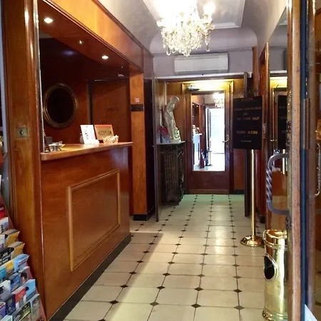 Opera Maintenon Hotell 2*