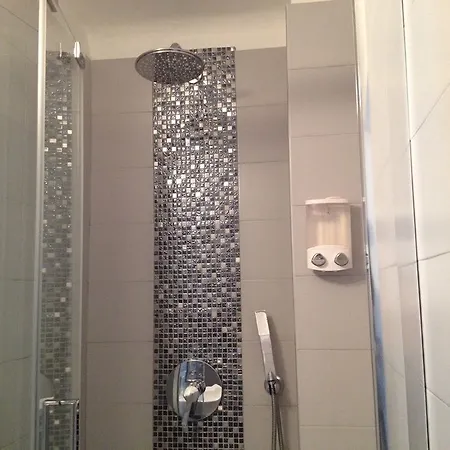 曼特农歌剧院酒店 酒店 2*