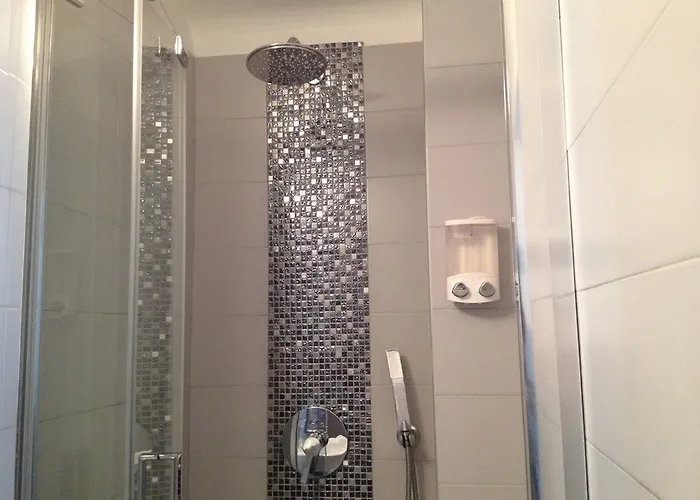 Opera Maintenon Szálloda 2*