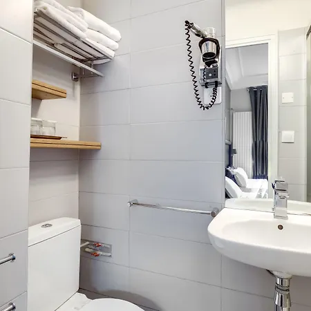 Opera Maintenon فندق