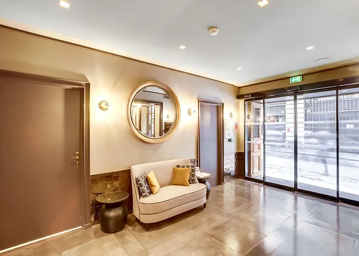 オペラ マントノン ホテル