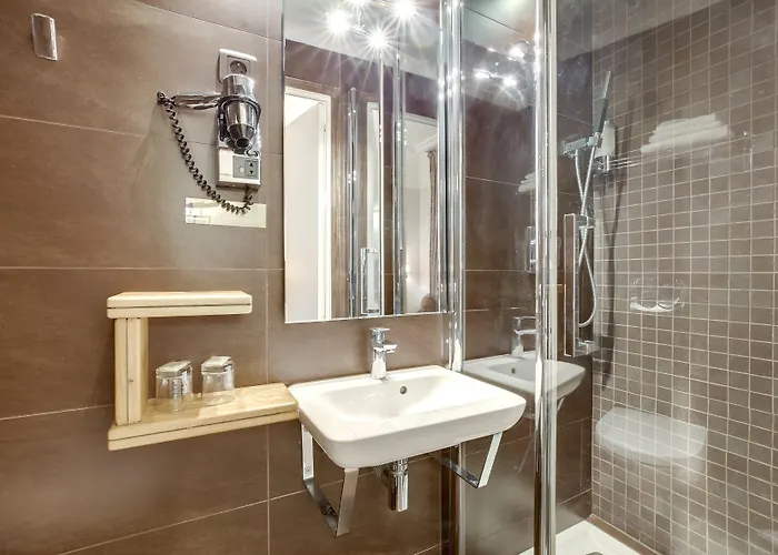 ホテル オペラ マントノン