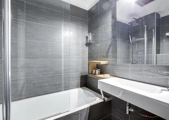 オペラ マントノン 2* パリ