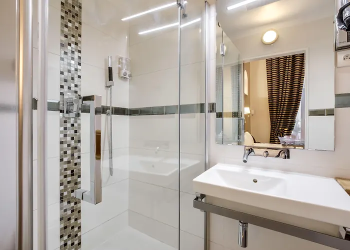 ホテル オペラ マントノン