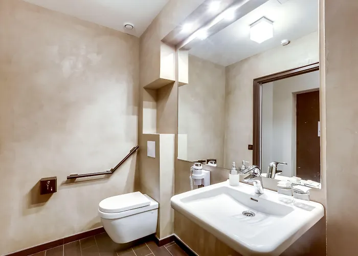 オペラ マントノン ホテル 2*