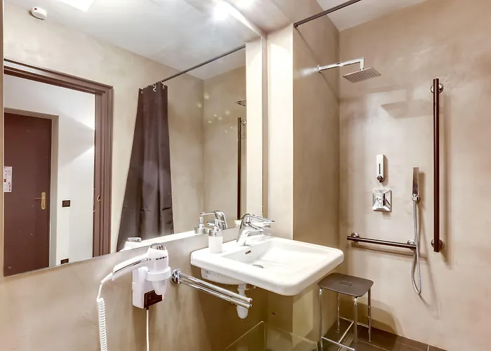 ホテル オペラ マントノン