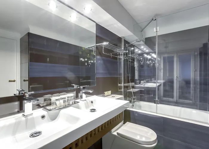 オペラ マントノン 2* パリ