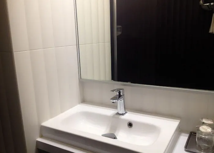 ホテル オペラ マントノン パリ